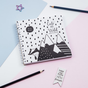 Скетчбук 60л., 150*150 MESHU "Black&white", на гребне, 120г/м2, выб. лак, soft-touch